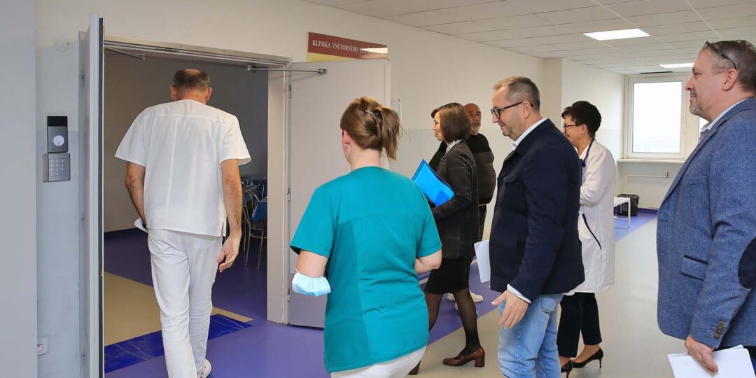 Po Oddeleniach Nemocnice Návšteva II. Internej Kliniky (12)